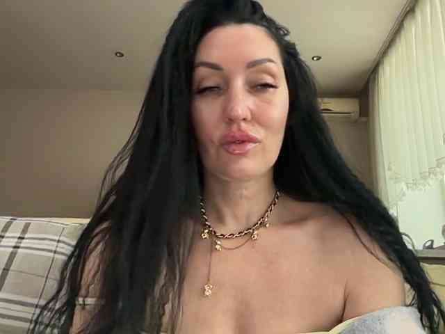 KorolevaQween000 webcam