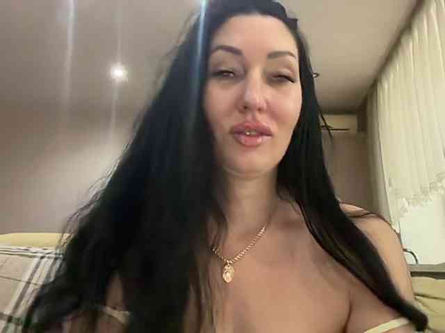 KorolevaQween000 webcam