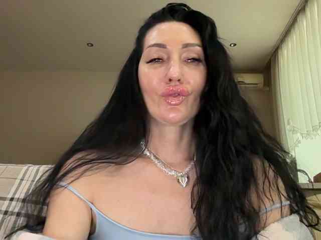 KorolevaQween000 webcam