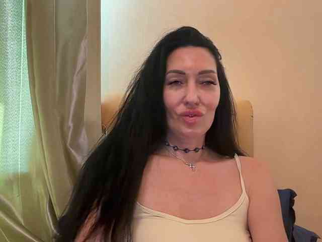 KorolevaQween000 webcam