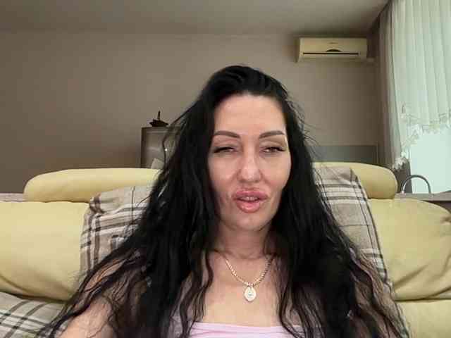 KorolevaQween000 webcam