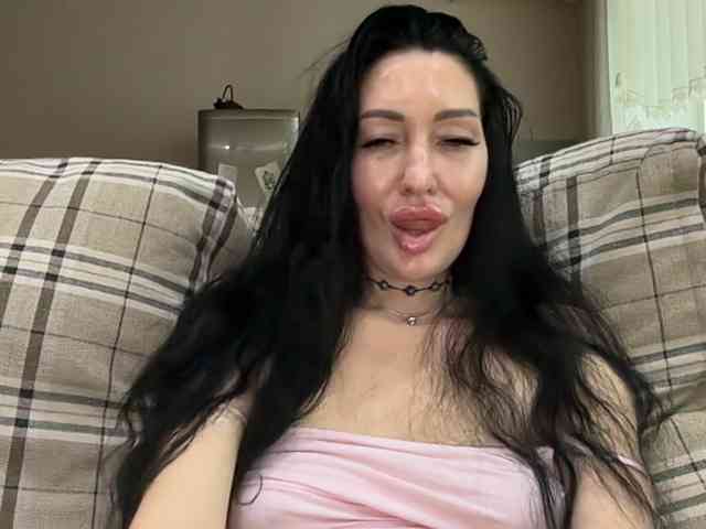 KorolevaQween000 webcam