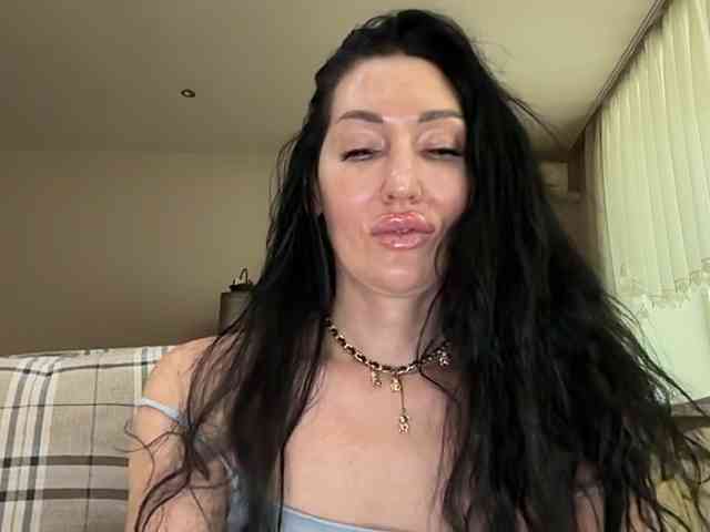 KorolevaQween000 webcam
