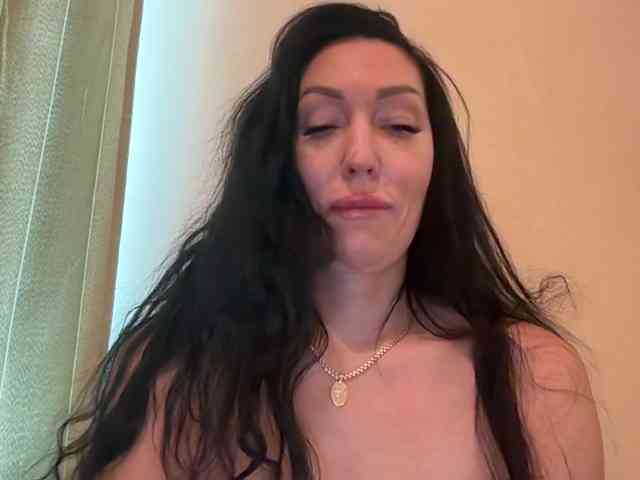 KorolevaQween000 webcam