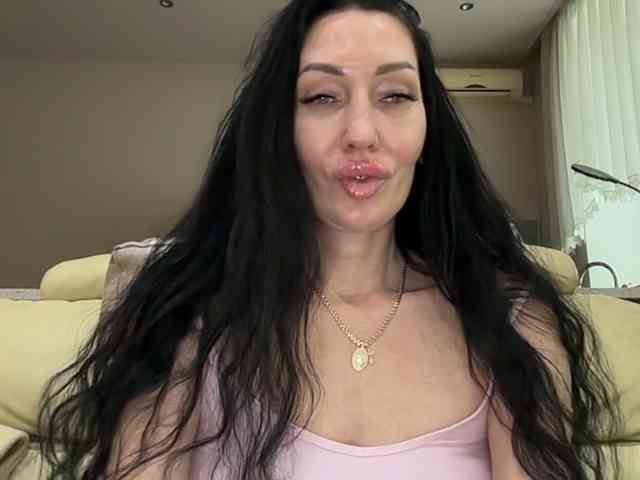 KorolevaQween000 webcam