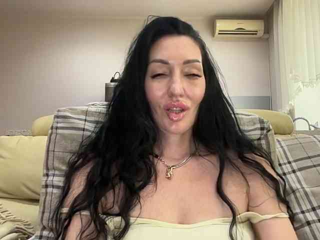 KorolevaQween000 webcam