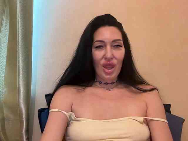 KorolevaQween000 webcam