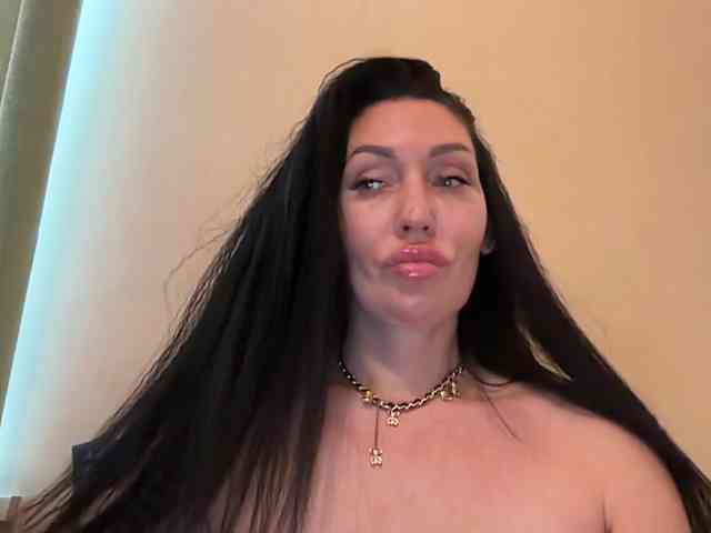 KorolevaQween000 webcam