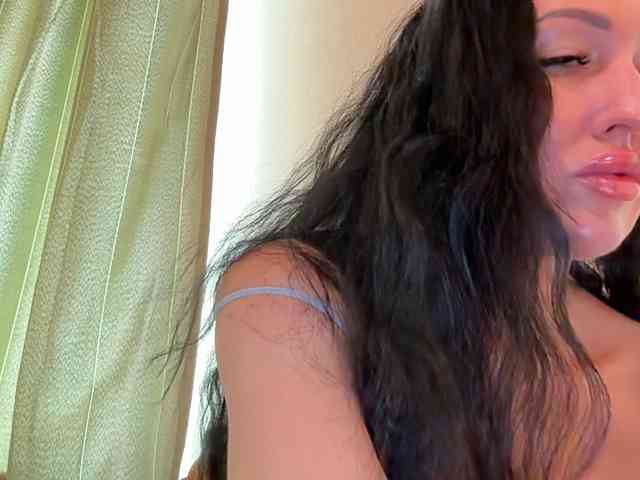 KorolevaQween000 webcam