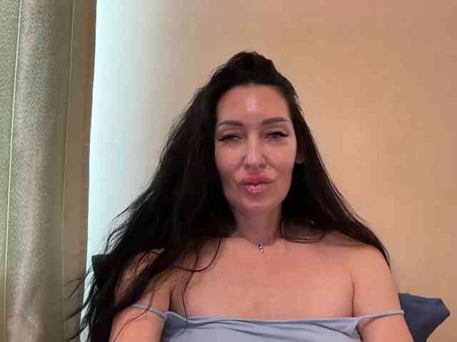 KorolevaQween000 webcam