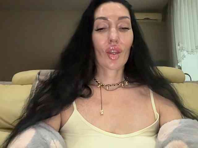 KorolevaQween000 webcam