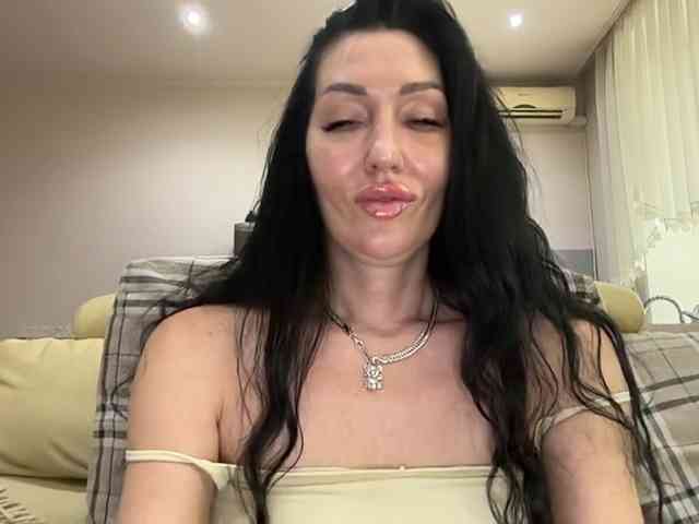 KorolevaQween000 webcam