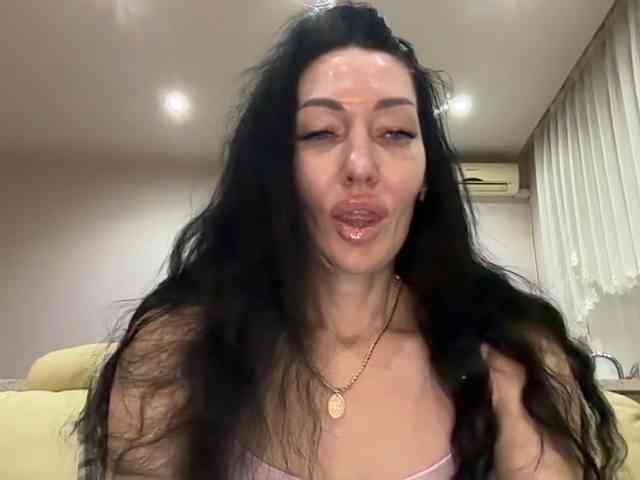 KorolevaQween000 webcam