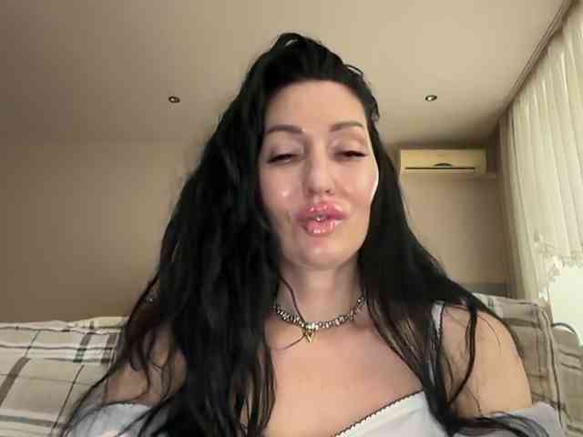 KorolevaQween000 webcam