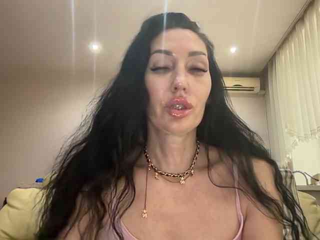 KorolevaQween000 webcam