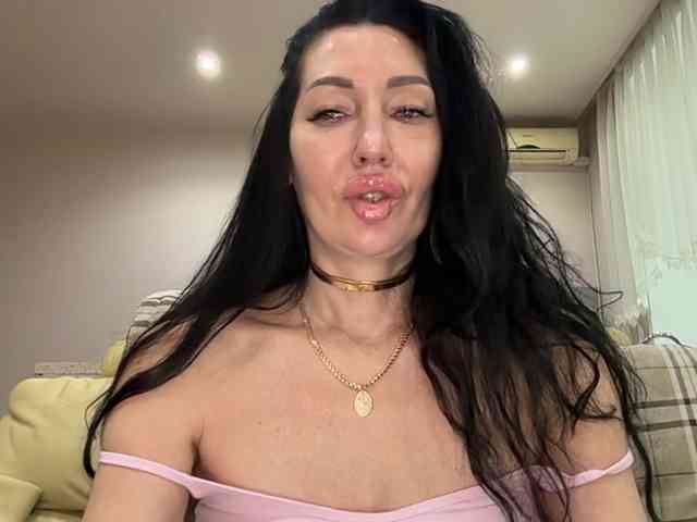 KorolevaQween000 webcam