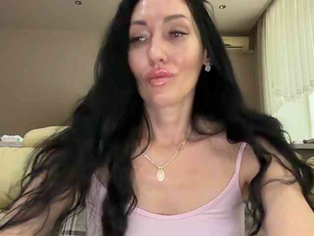 KorolevaQween000 webcam