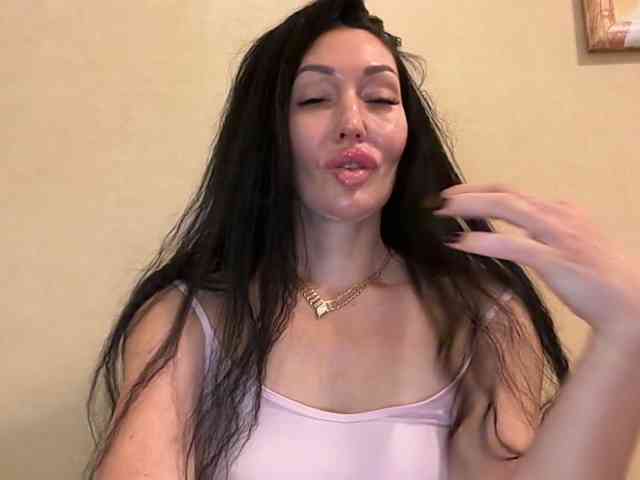 KorolevaQween000 webcam
