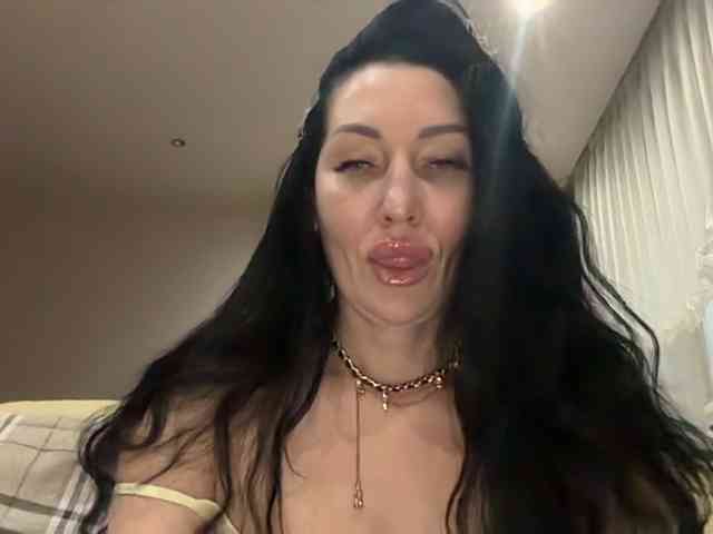 KorolevaQween000 webcam