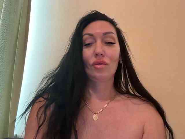 KorolevaQween000 webcam