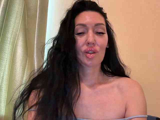 KorolevaQween000 webcam