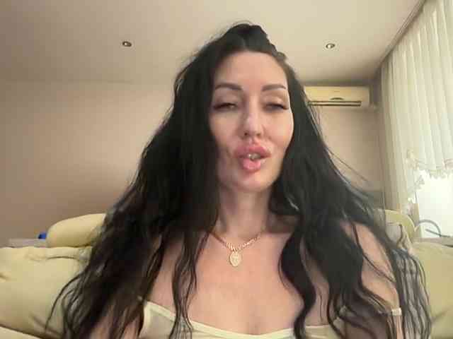 KorolevaQween000 webcam