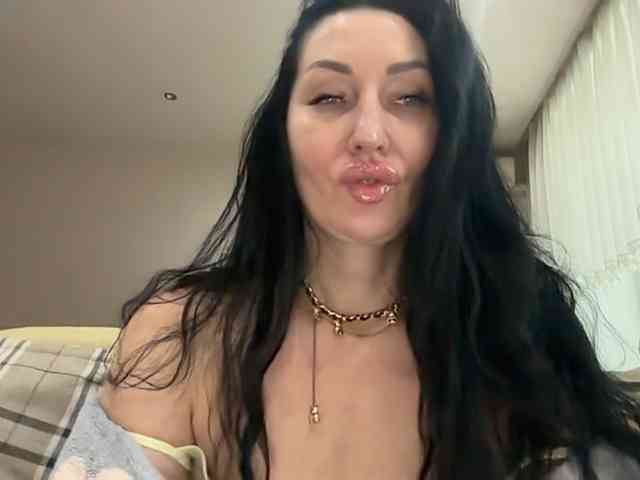 KorolevaQween000 webcam