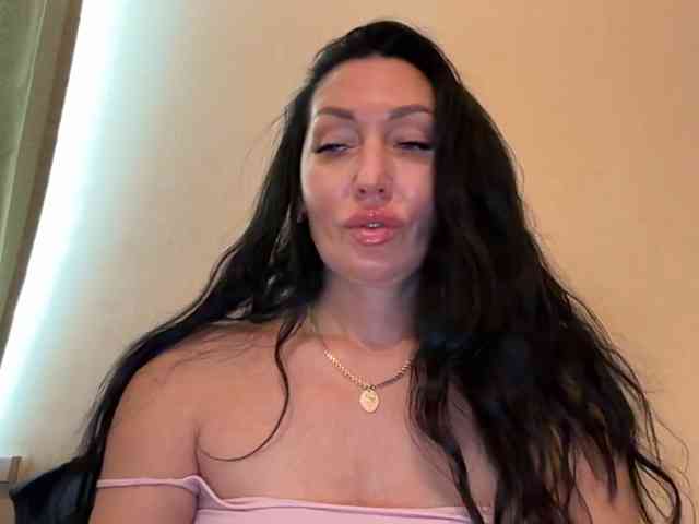 KorolevaQween000 webcam