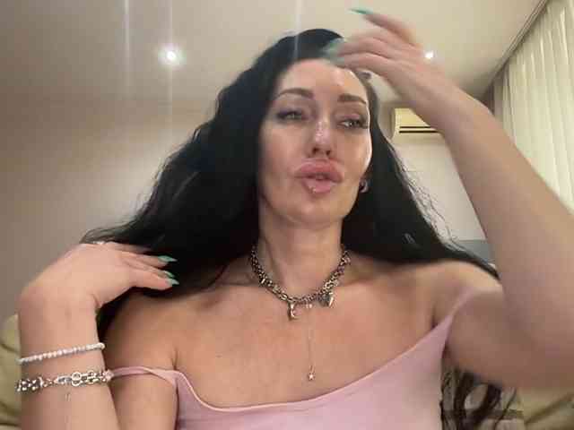 KorolevaQween000 webcam