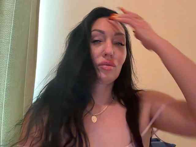 KorolevaQween000 webcam