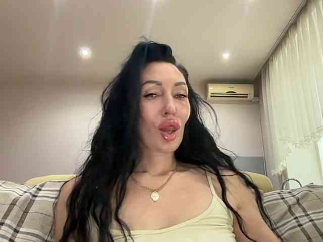 KorolevaQween000 webcam
