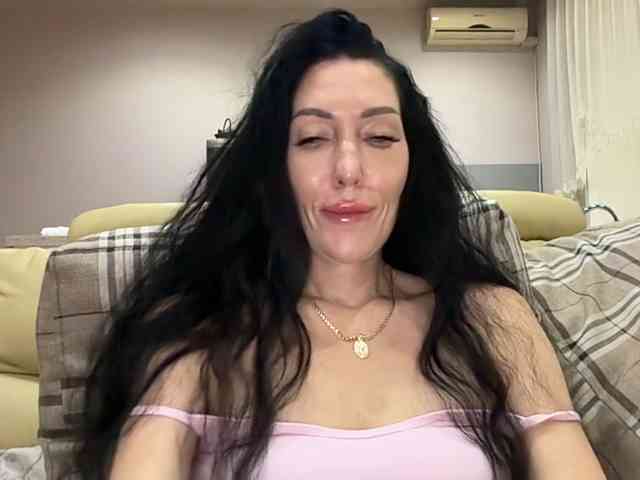 KorolevaQween000 webcam