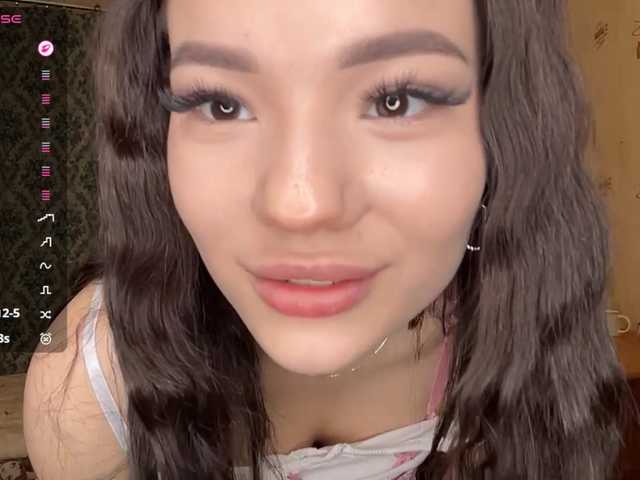 GennyVowels's BongaCams show and profile