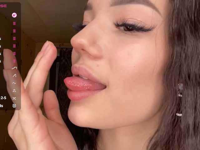 GennyVowels's BongaCams show and profile