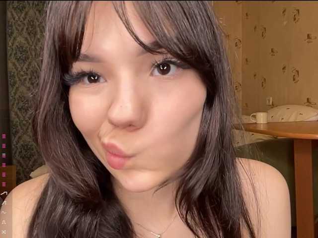 GennyVowels live cam