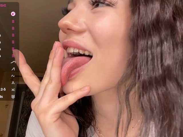 GennyVowels's BongaCams show and profile