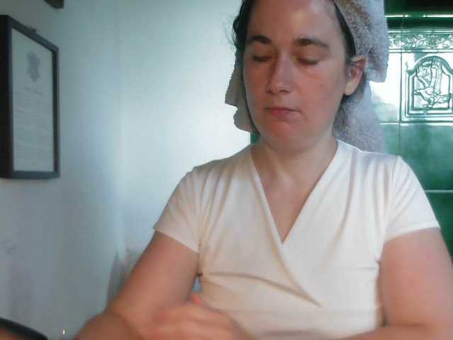 AmanelWhite webcam