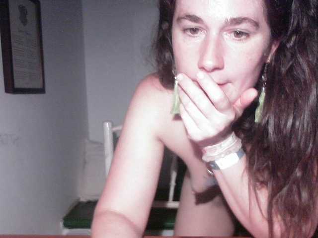 AmanelWhite webcam