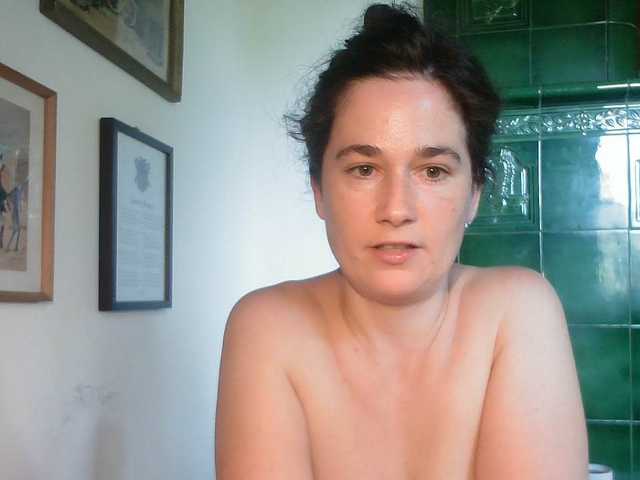 AmanelWhite webcam