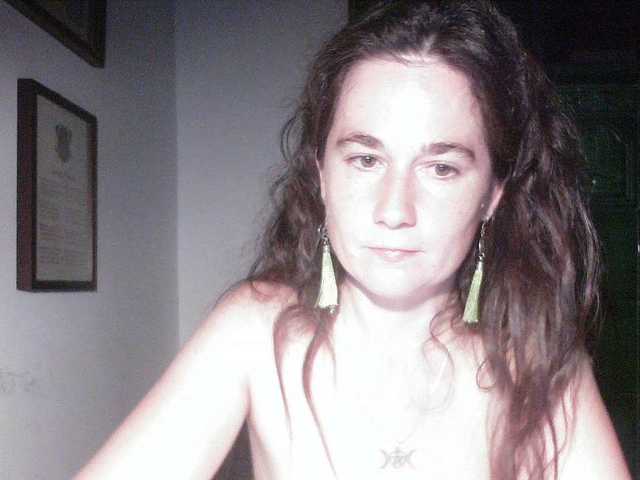 AmanelWhite webcam
