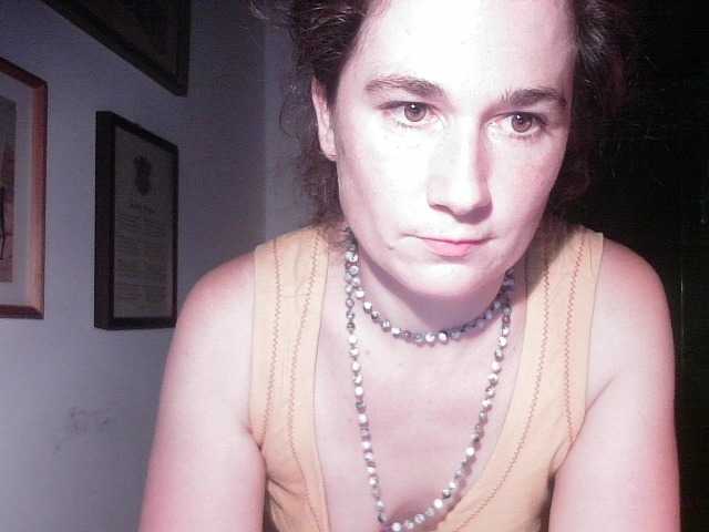 AmanelWhite webcam