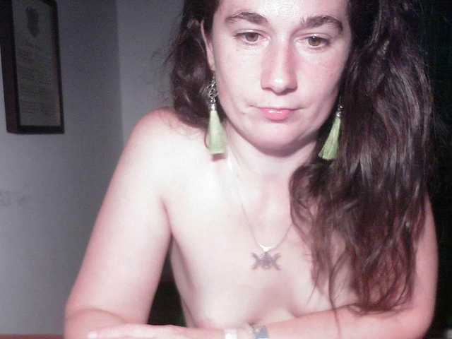 AmanelWhite webcam