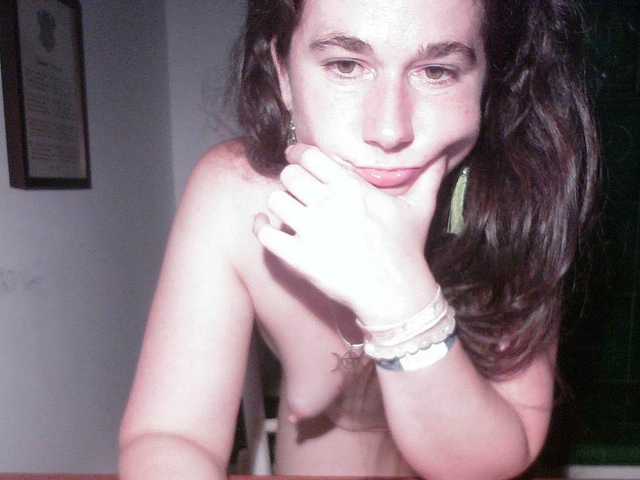 AmanelWhite webcam