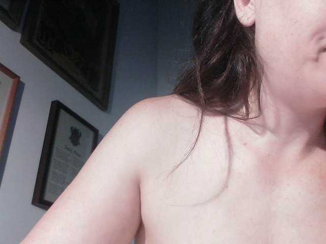 AmanelWhite webcam