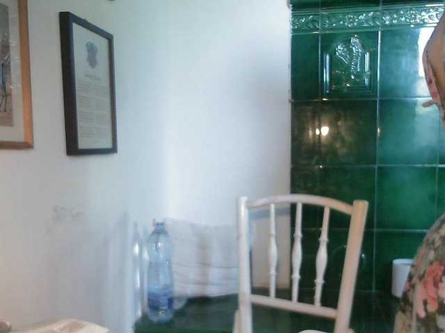 AmanelWhite webcam