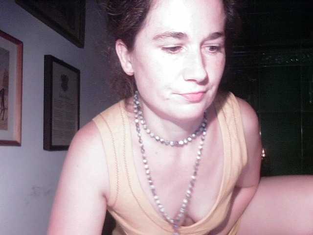 AmanelWhite webcam