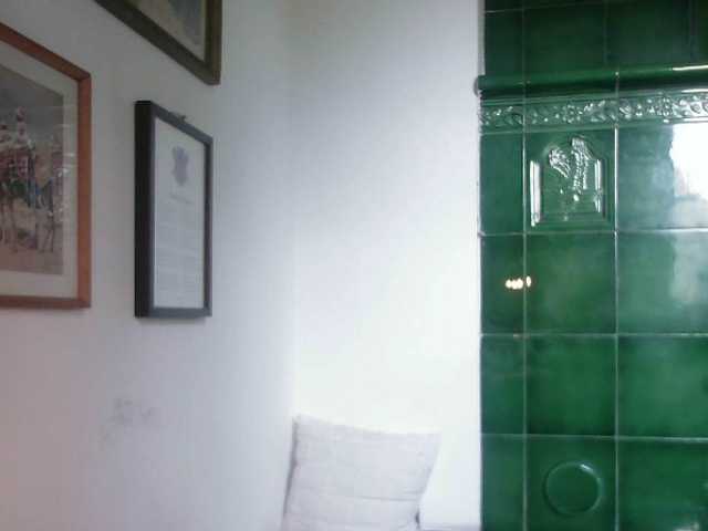 AmanelWhite webcam