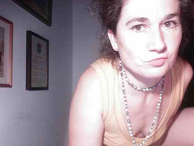 AmanelWhite webcam
