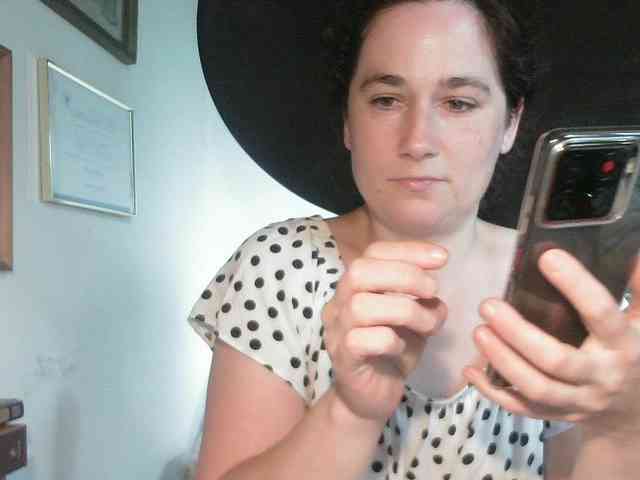 AmanelWhite webcam