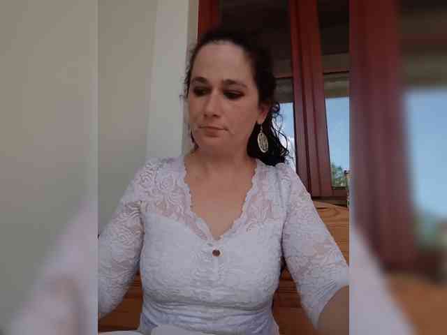 AmanelWhite webcam